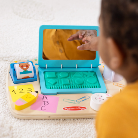 Melissa & Doug-Laptop din lemn de jucarie pentru toddleri [1]