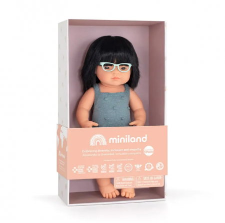 Miniland-Papusa 38 cm, fetita asiatica purtatoare de ochelari, imbracata in salopeta tricotata [1]