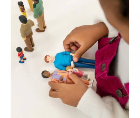 Miniland-Set de 9 figurine Familia - diversitate si integrare etnica, cu rol didactic [2]