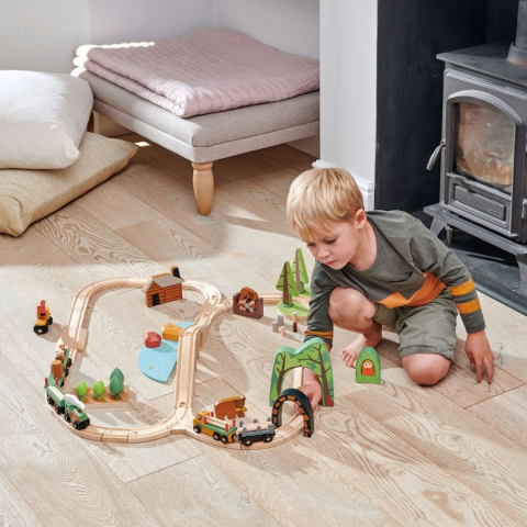 Set de tren in padure cu brazi, din lemn premium - Wild Pines Train set - Tender Leaf Toys [1]