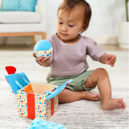Melissa & Doug-Set jucarii bebe in cutie cadou din lemn [8]