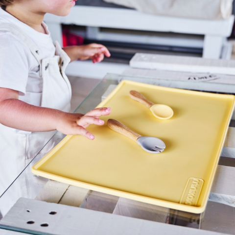 Minikoioi-Set Lingurita si Furculita Minikoioi, Varf din Silicon si Maner din Bambus – Woody Brown [4]