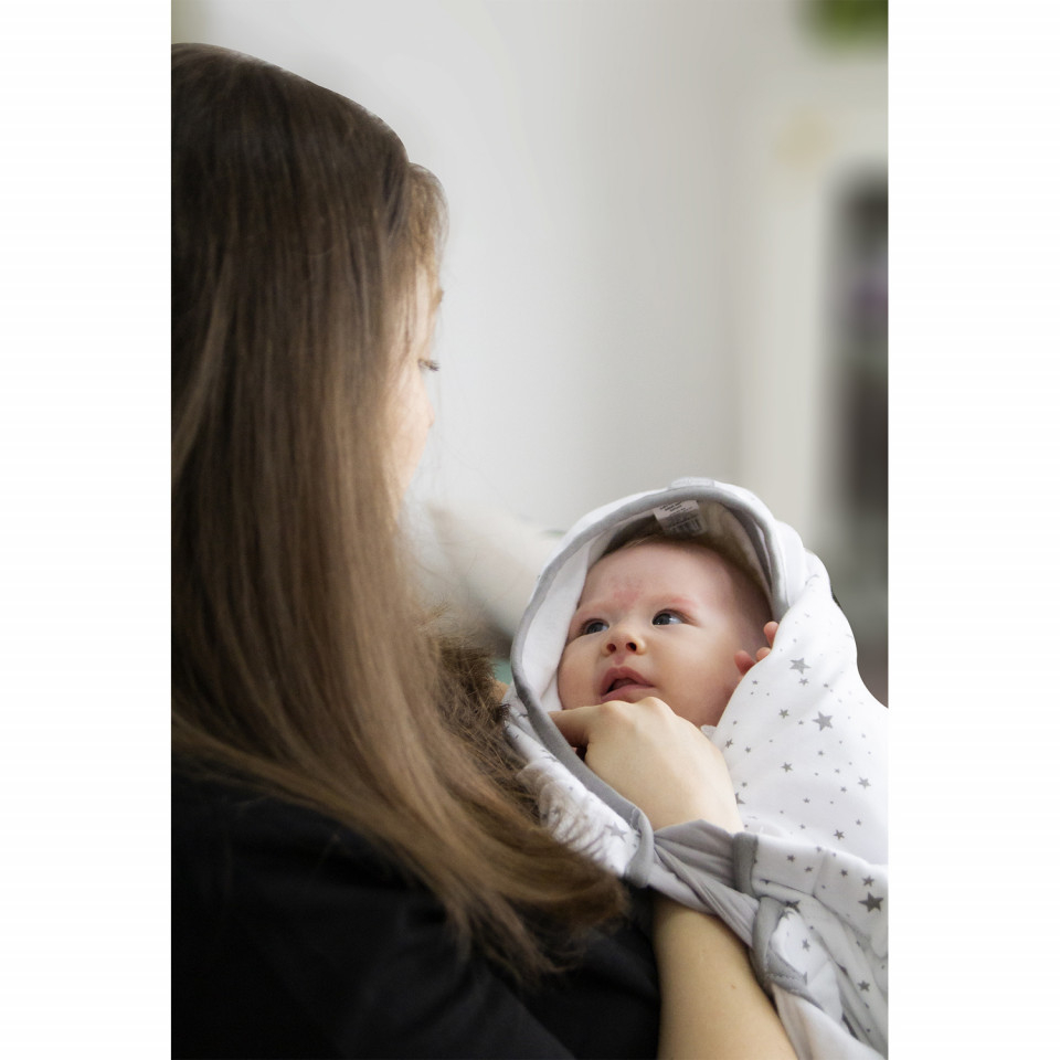 BebePrice.ro-paturica-cu-sistem-multifunctional-carrier-alb-pentru-transport-bebelusi [8]