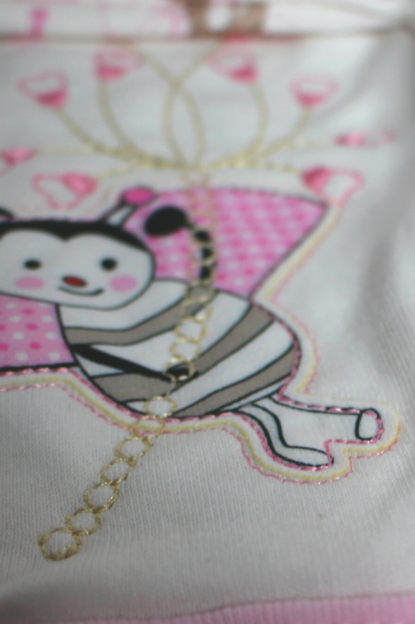 Set maternitate bumbac, antialergic nou-nascut, Happy Bee, white-pink - 5 piese [2]