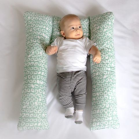 Alimentatie bebe & Accesorii hranire - Pernă 3 în 1 Babynest pentru gravide și alăptare Green BebePrice.ro