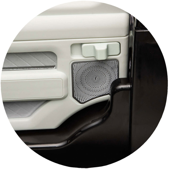 Masinuta electrica Chipolino SUV Mercedes EQG cu scaun din piele si roti EVA black [14]