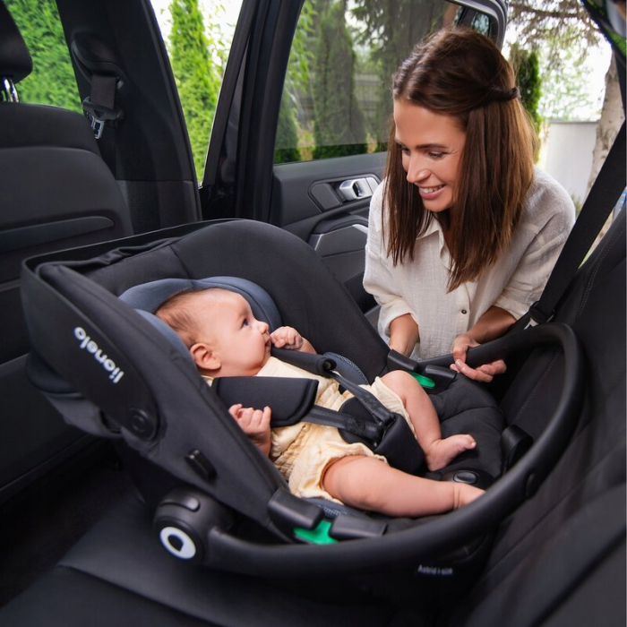 Scoica auto, Lionelo, i-Size Astrid, 0-13 Kg, 40-87 cm, Cu salteluta, Testat ADAC, Conform cu standardul european de securitate R129, Negru Onyx [16]