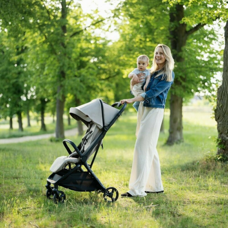 Carucior sport, Petite&Mars, Flip, Pliere compacta cu o mana, Spatar reglabil pana la pozitie de somn, Suport picioare reglabil, Copertina extensibila cu protectie UPF50+, Pana la 22 kg, 0 luni+, Bej [1]