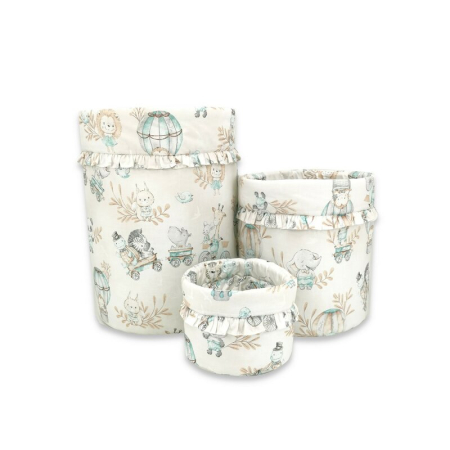 Dulap si cutii jucarii - Cutie depozitare jucarii, MimiNu, Set 3 cosuri rotunde cu dimensiuni generoase pentru jucarii, cu volanase, Dimensiuni 50x35 cm, 35x30 cm, 19x23 cm,  Zoo on Bikes Nugat