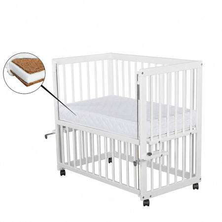Patuturi lemn pana la 120 x 60 cm - Patut co-sleeper, Qmini, Dalia, Multifunctional, 90x50 cm, Din lemn de pin, Reglabil pe orice treapta de inaltime la patul parintilor, Sistem de ancorare si roti cu frana incluse, Alb + Saltea 8 cm