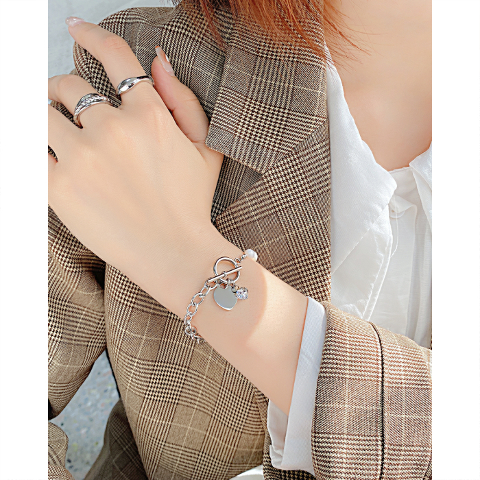 Bratara inox argintie cu perle naturale si pandantiv inima – Rafinament si stil contemporan [4]