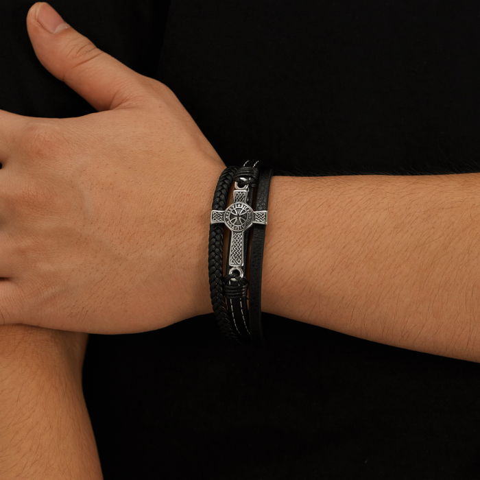 Bratara piele neagra cu cruce celtica din inox – Simbol al credintei si al fortei interioare [9]