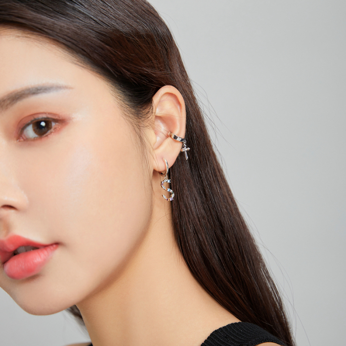 Cercel argint ear cuff cu cruciulita, pe ureche [10]