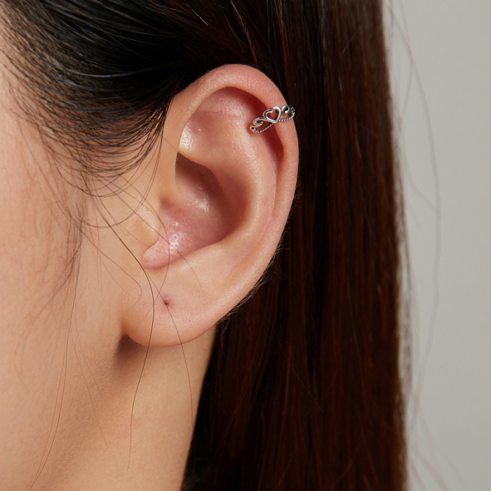 Cercel argint ear cuff Love Crown, pe ureche [2]