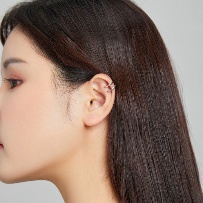 Cercel argint ear cuff pe ureche [2]
