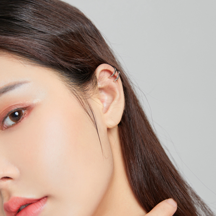 Cercel argint ear cuff pe ureche [4]