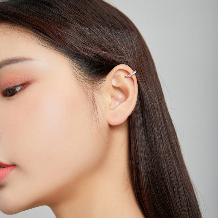Cercel argint ear cuff rotund, pe ureche [4]