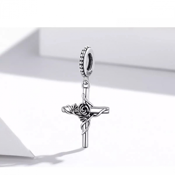 Pandantiv argint cu cruce si un trandafir [4]