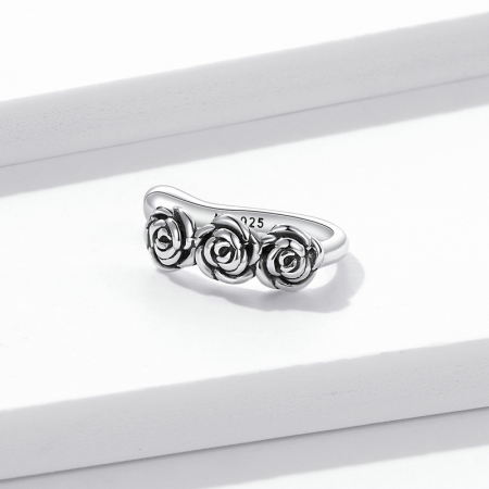 Cercel argint ear cuff cu trandafiri, pe ureche [2]