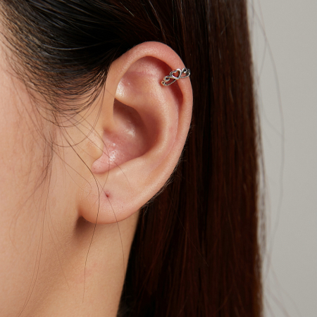 Cercel argint ear cuff Love Crown, pe ureche [1]