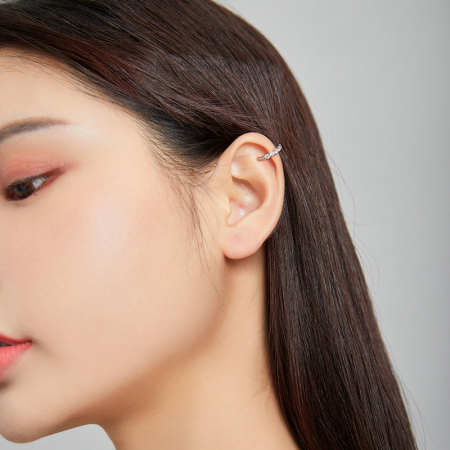 Cercel argint ear cuff rotund, pe ureche [3]