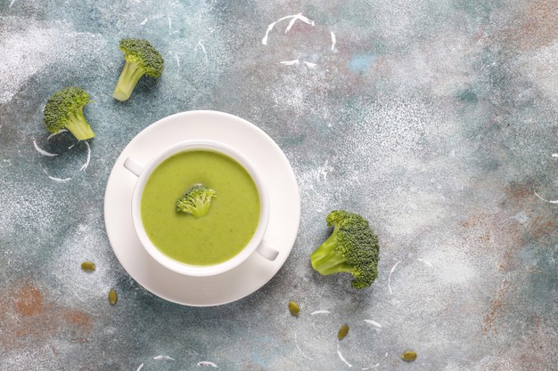 Supă cremă de broccoli vegană