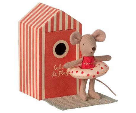 Beach mice, little sister in Cabine de Plage [1]