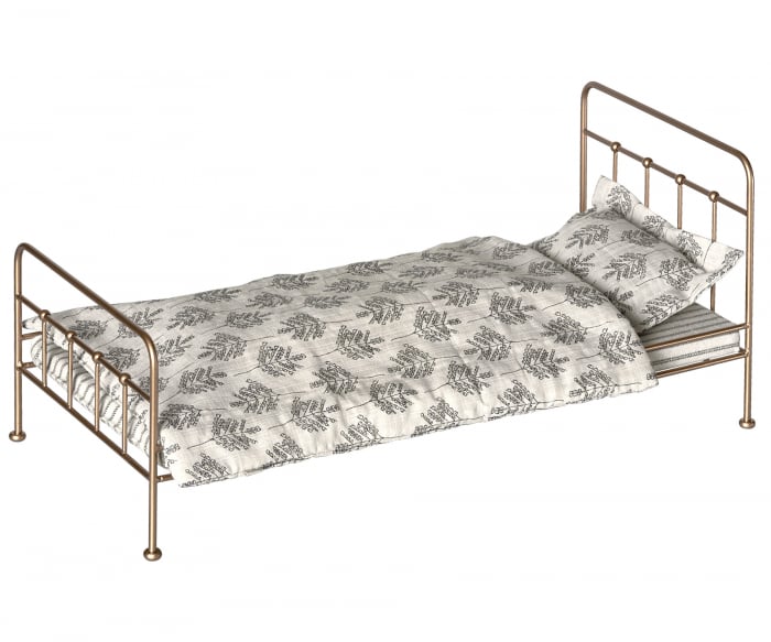 Gold vintage bed, medium [1]