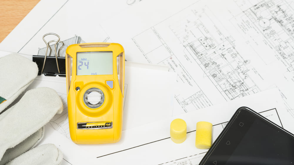 bitmi-detector-de-gaze-pe-birou