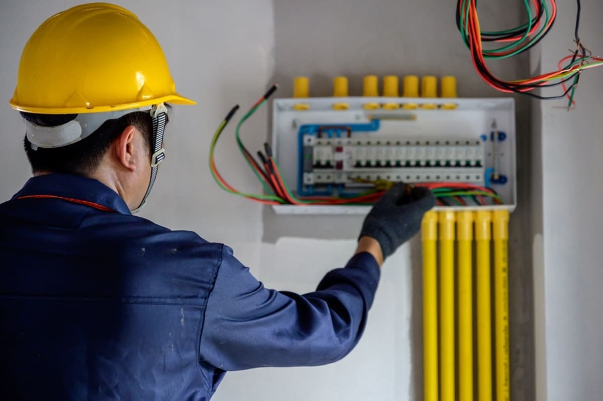 bitmi-electrician-care-se-ocupa-de-modernizarea-instalatiei-electrice-din-apartament