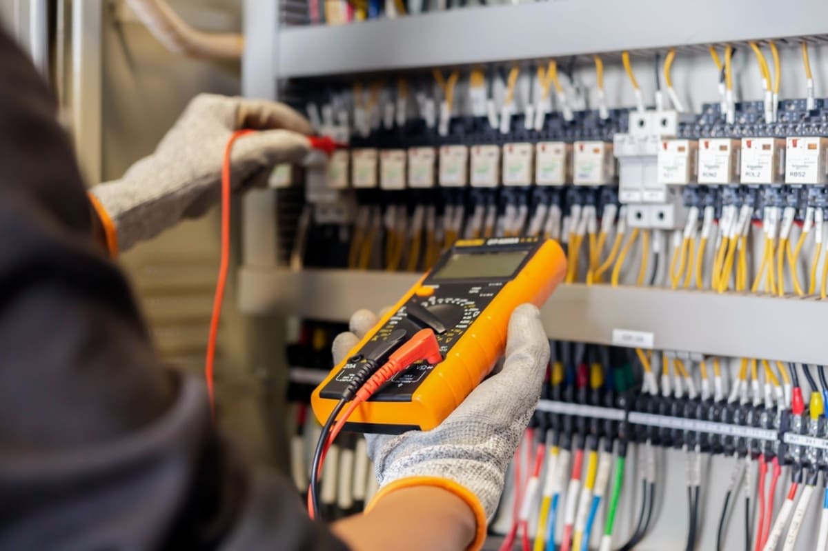 Continuitatea conductorului de protectie: de ce trebuie verificata intr-o instalatie electrica