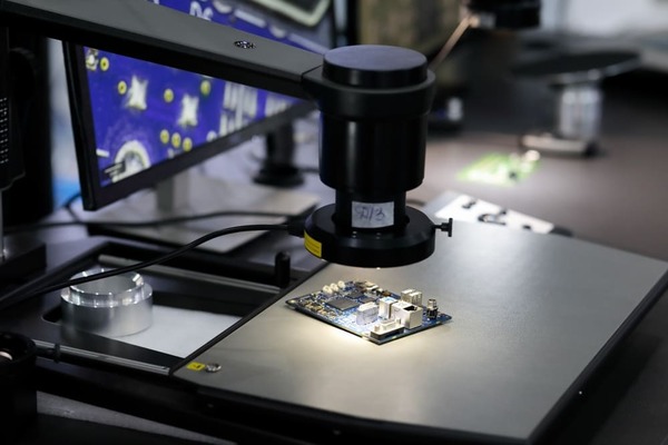 Un ghid al microscoapelor digitale pentru amatorii de electronica: ce trebuie sa stii?