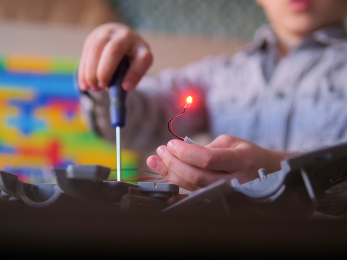 bitmi-montaj-electronic-cu-LED-intermitent