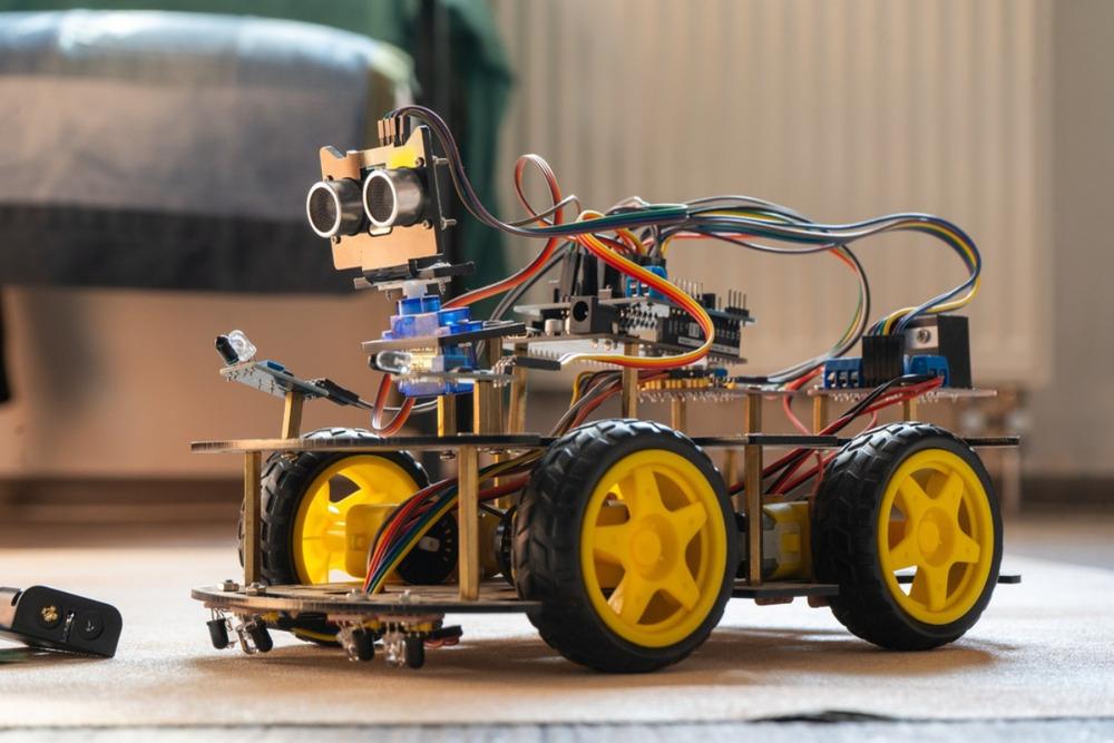 bitmi-proiect-DIY-masina-robot-cu-kit-Arduino