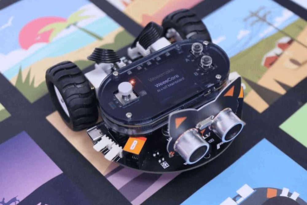 Kit robot cu inteligenta artificiala: merita investitia pentru un copil pasionat de STEM?