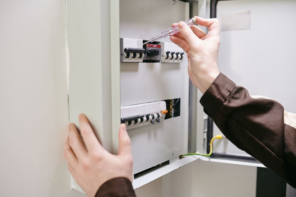 Tablouri electrice si componente de calitate pentru instalatii sigure