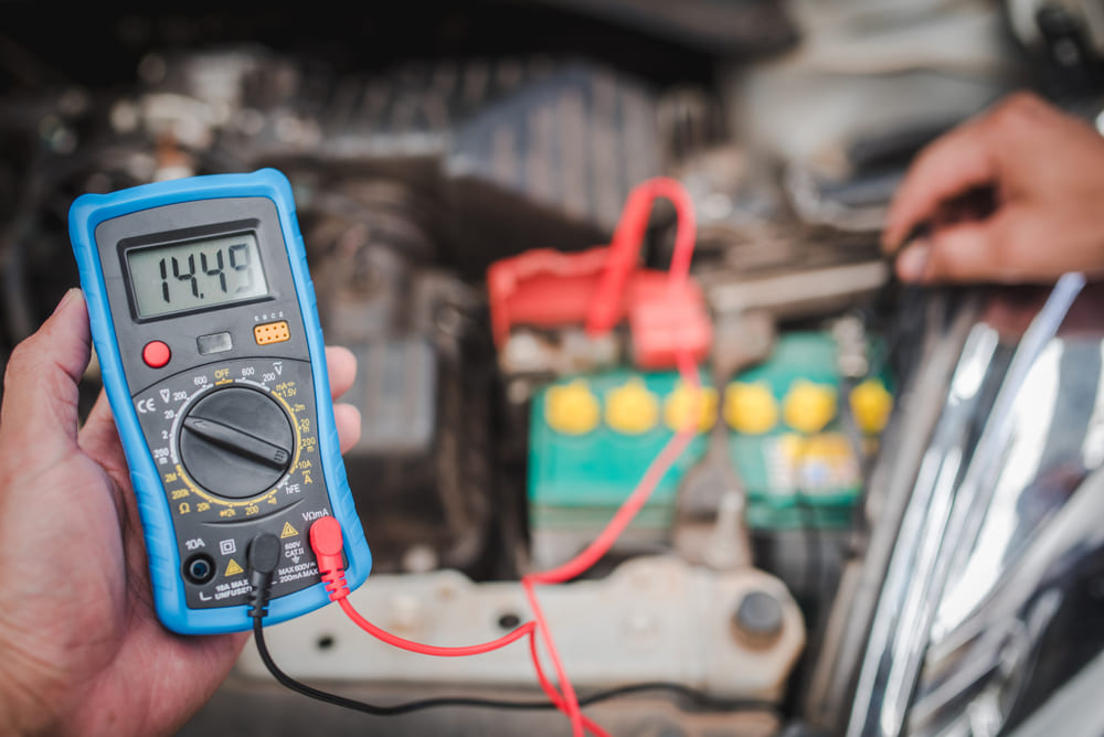 Multimetru digital automat: cand merita functia auto-range si cand nu?