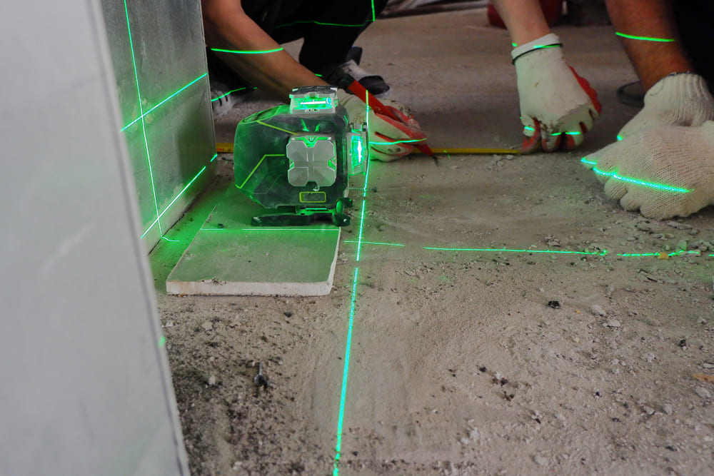 Cum sa utilizezi corect o nivela laser in proiectele de constructii?