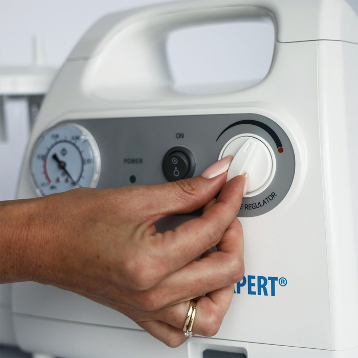 Aspirator electric Novama Expert ESUX 7E-C, cu pompa fara ulei, destinat aspirarii eficiente a lichidelor biologice, vacuum maxim 75 kPa, recipient 1000 ml, functionare silentioasa, 2 catetere, filtre [7]