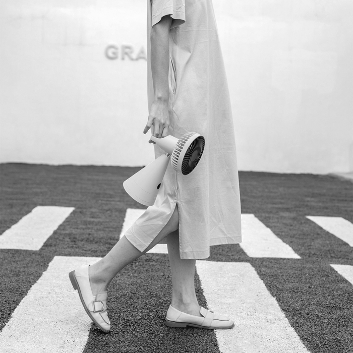 Mini ventilator de birou Vitammy Dream Desk Fan, compact, silentios, 2 axe de rotatie, 3 trepte de viteza, oglinda integrata, incarcare USB-C, Gri [8]