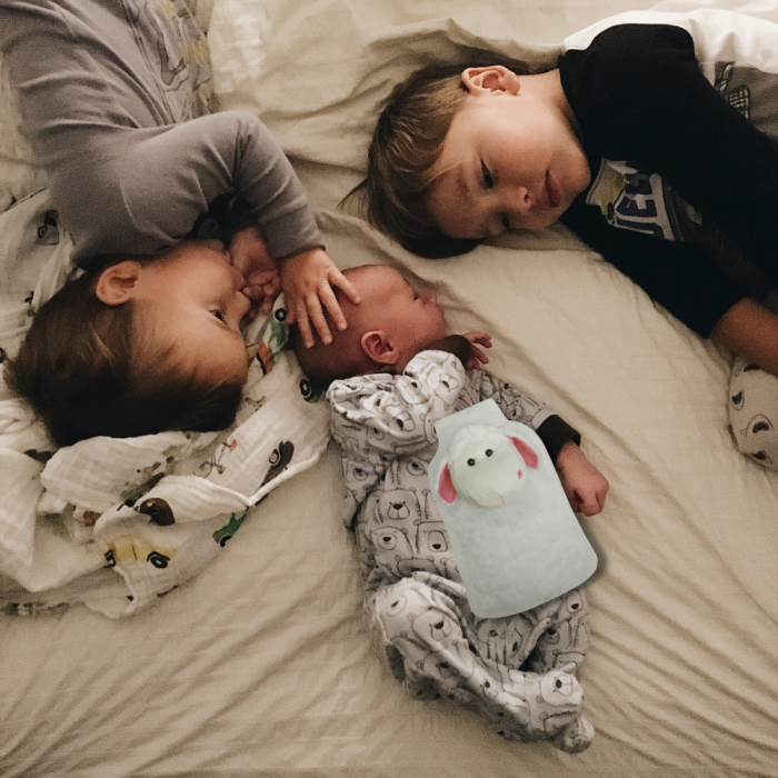 Perna cu apa calda Termofor Sanity, husa in forma de jucarie de plus - Oita, material placut, recipient cauciucat, 2l, efect linistitor, Alb [4]