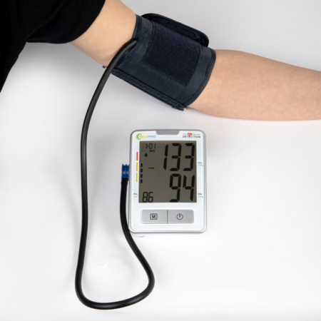 Tensiometru digital automat VitalMed Standard BP126A, memorare 2 utilizatori, tehnologia MAC, indicator de aritmii si clasificarea tensiunii, manseta 22 - 42 cm [2]
