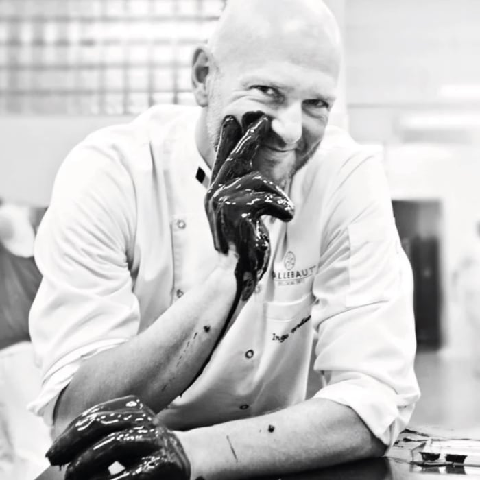 Flamingo - Tableta ciocolata ruby cu smochine si fistic 100G [5]