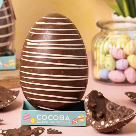 Eggstraordinar - Ou gigant de ciocolata cu lapte si bucati de caramele si fursec 250G [2]