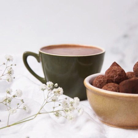 Trufe de ciocolata cu lapte si caramel sarat in cutie metalica 120G [5]