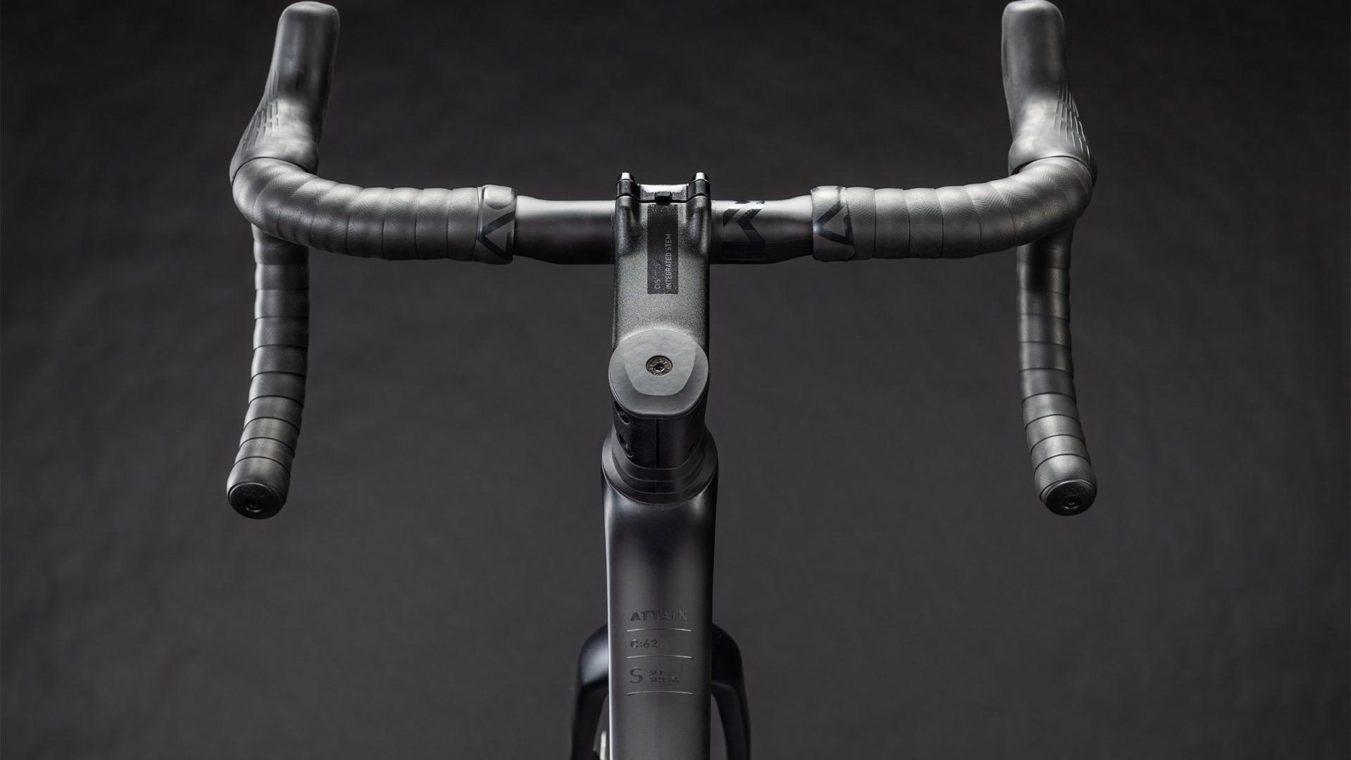 BICICLETA CUBE ATTAIN C:62 SLT CARBON COALCHROME 2026 60 cm [2]