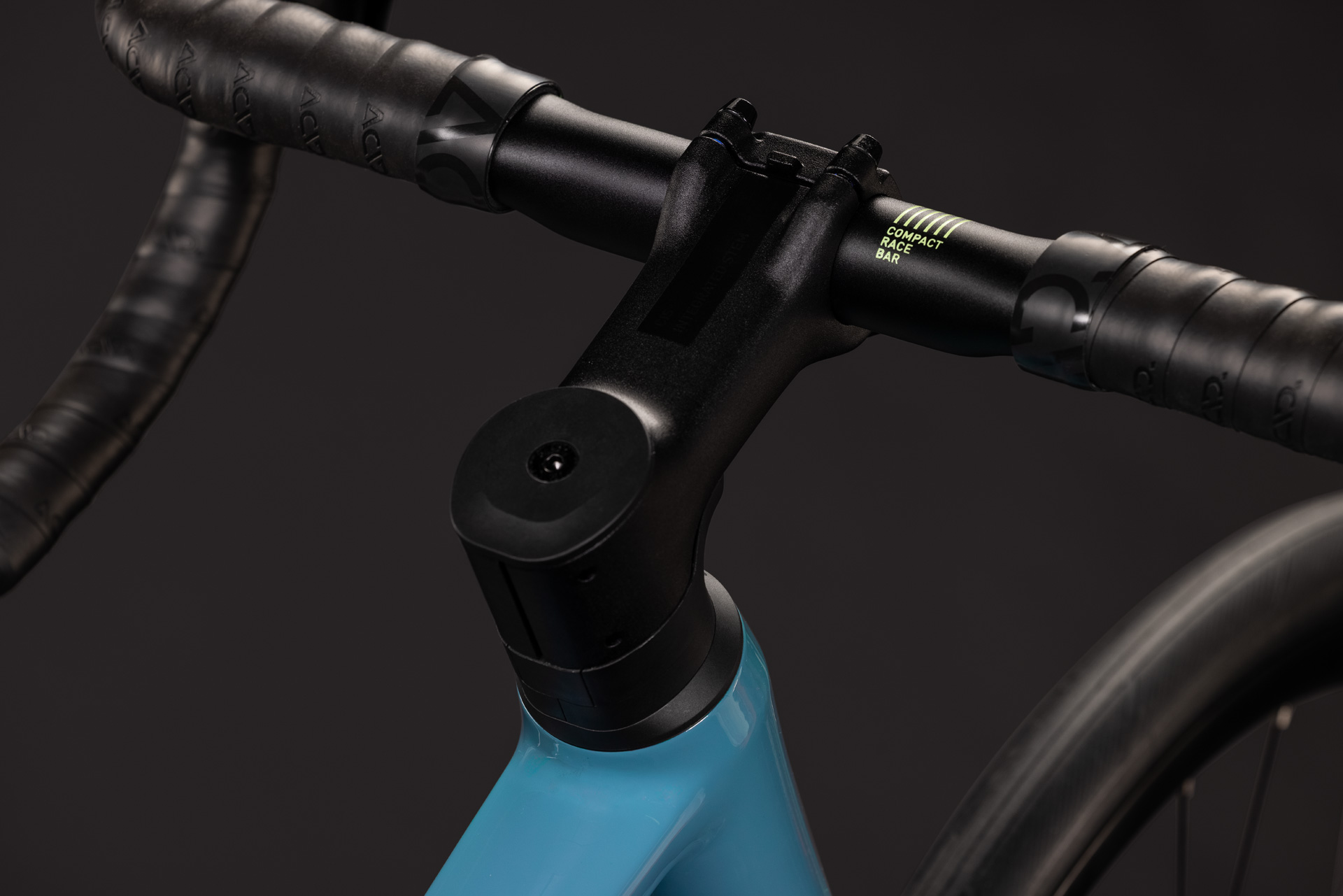 BICICLETA CUBE ATTAIN PRO SURFBLUE BLACK 2027 62 cm [1]