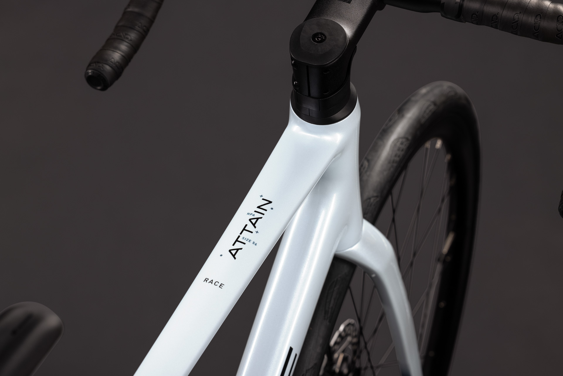 BICICLETA CUBE ATTAIN RACE GLACIER BLACK 2027 62 cm [1]