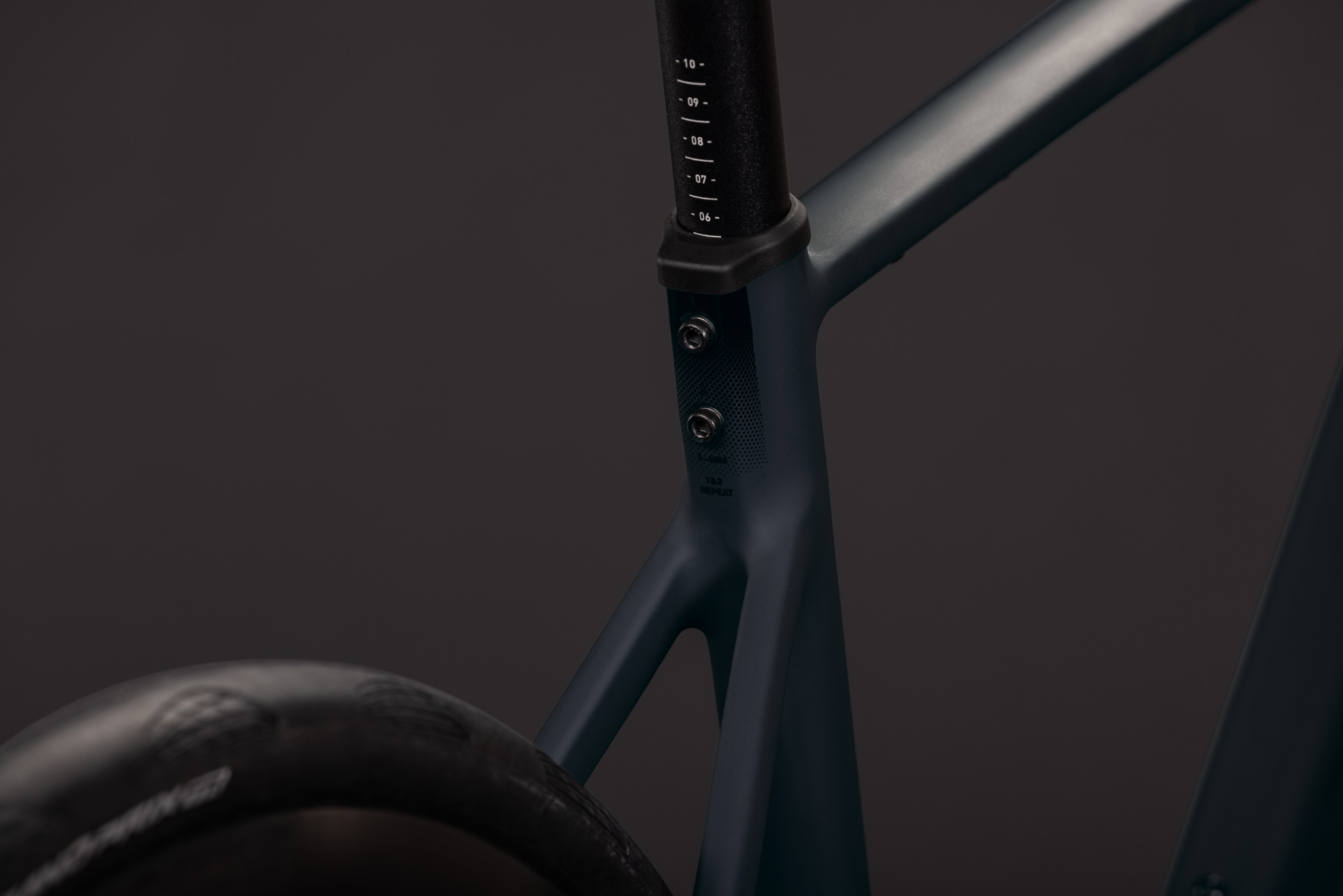 BICICLETA CUBE ATTAIN SLX BLACK CHROME 2027 62 cm [3]