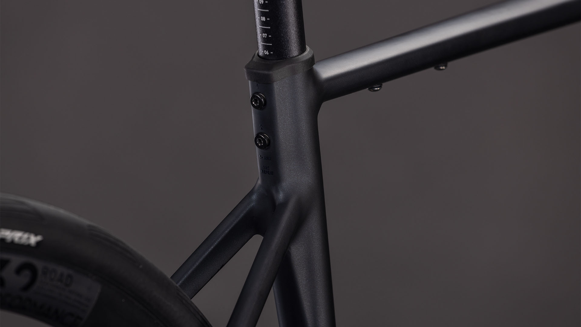 BICICLETA CUBE ATTAIN SLX COAL PRISM 2026 50 cm [2]